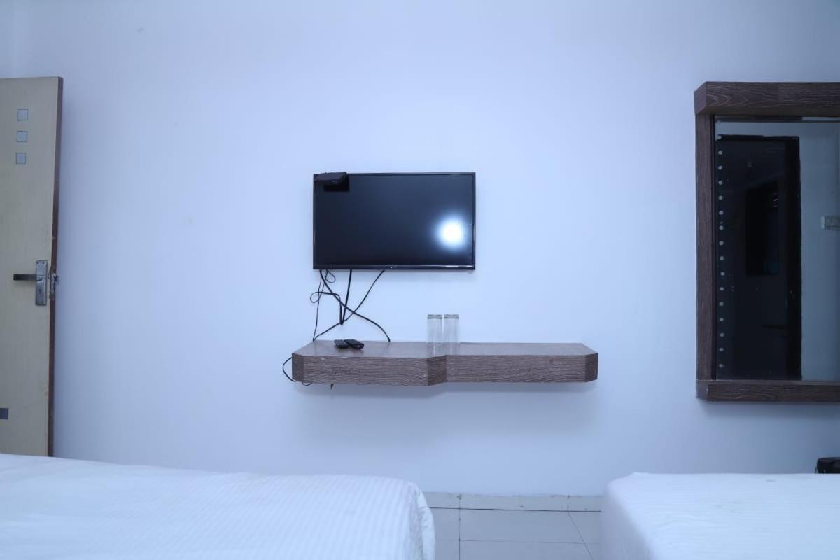 Hotel Kewal Inn ジャルガオン エクステリア 写真